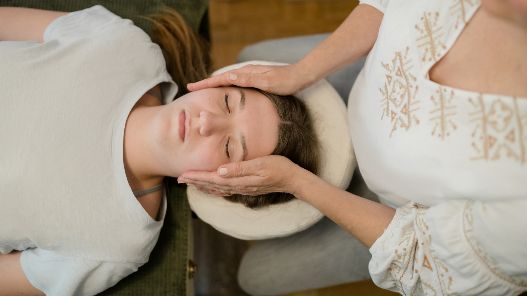 marcella-pick-happy-healing-now-reiki-002 Reiki sieht man nicht - man spürt es.